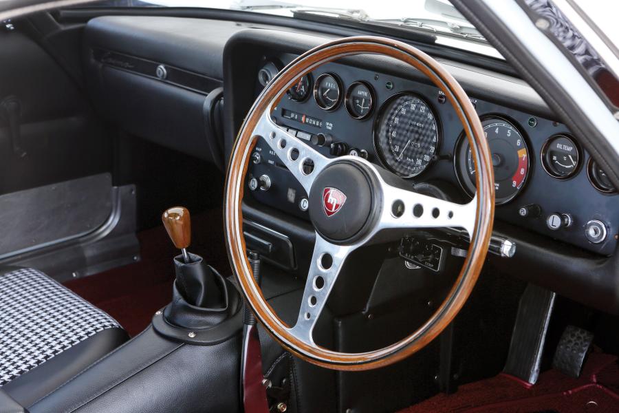 Панель приборов Mazda Cosmo Sport 1967 года  (фото 20 из 57)